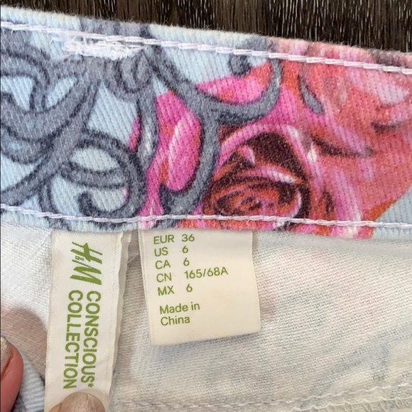 Floral design pink and blue shorts - Picture 2 of 3